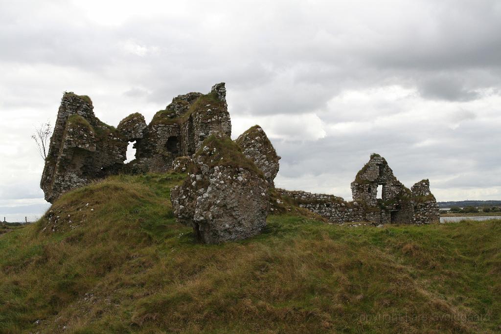 IMG_1654.JPG - Clonmacnoise castle