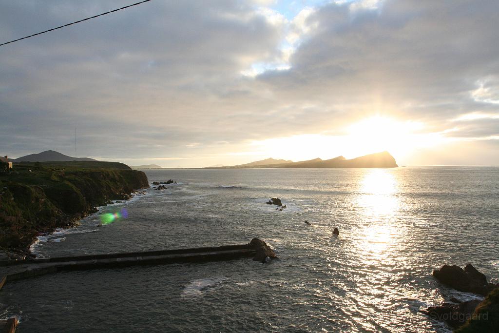 IMG_2170.JPG - Near Old Pier Restaurant in Dingle looking west