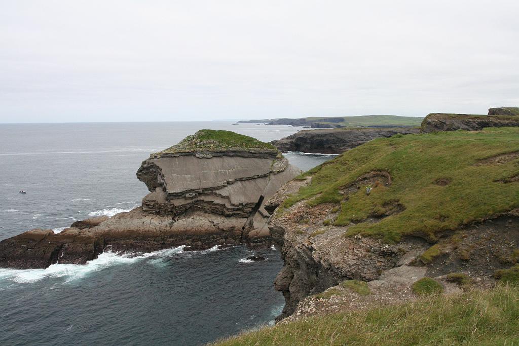 IMG_2178.JPG - The cliffs south of Kilkee, county Clare