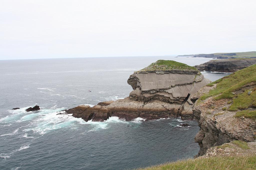 IMG_2181.JPG - The cliffs south of Kilkee