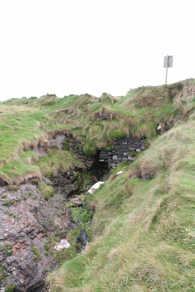 IMG_2223.JPG - The cliffs south of Kilkee