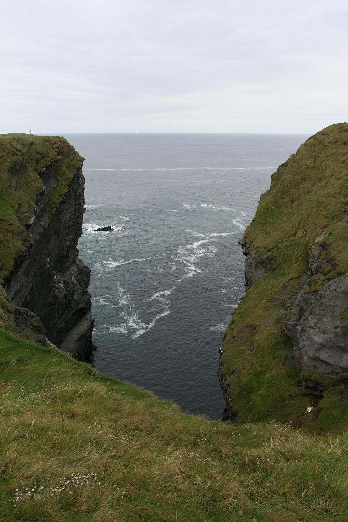 IMG_2225.JPG - The cliffs south of Kilkee