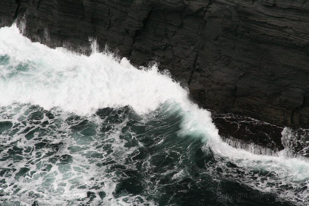 IMG_2405.JPG - Waves breaking
