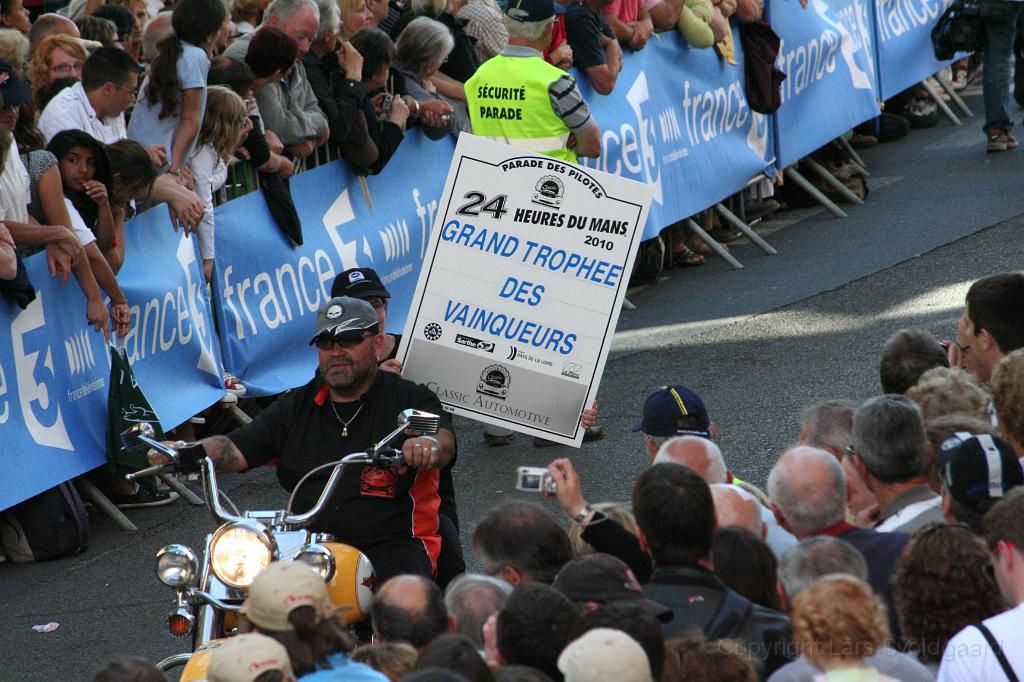 IMG_0880.JPG - Here comes the trophy...