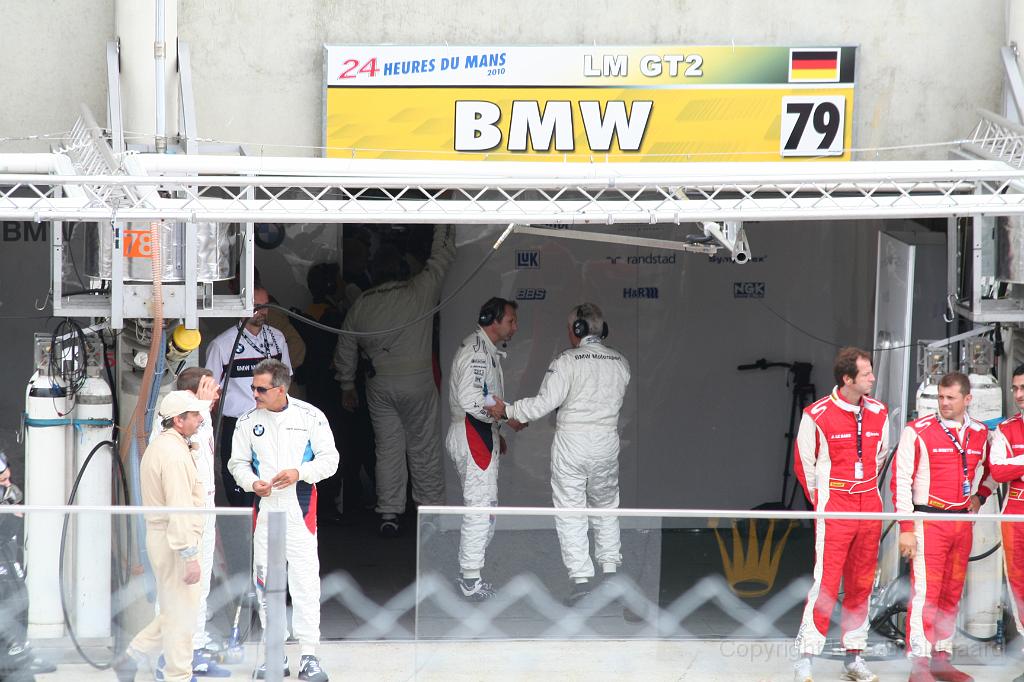 IMG_1077.JPG - Final tactics are discussed