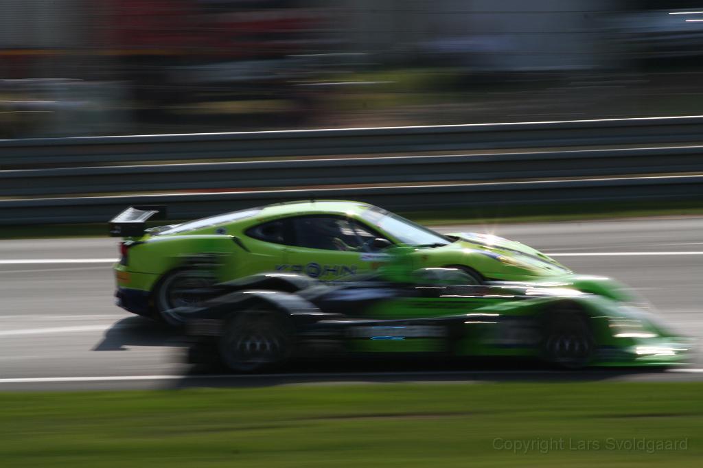 IMG_1146.JPG - LMP2 car overtaking a GT2 car