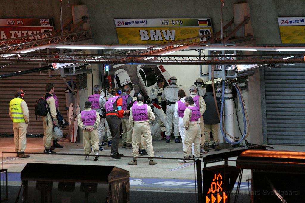 IMG_1328.JPG - Action in the BMW pit